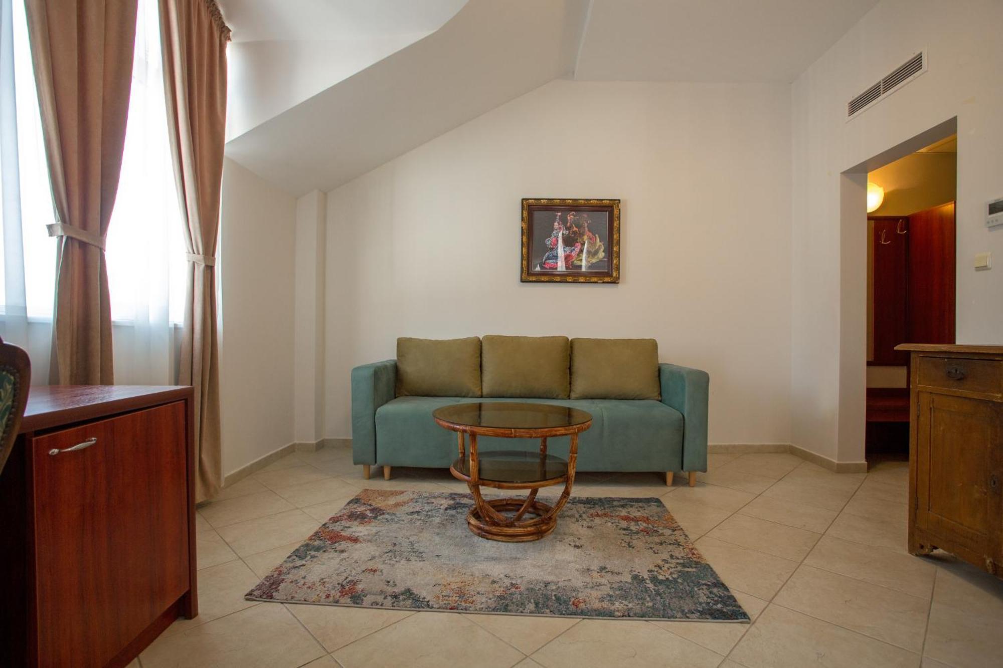 Hotel Central בלצ'יק מראה חיצוני תמונה