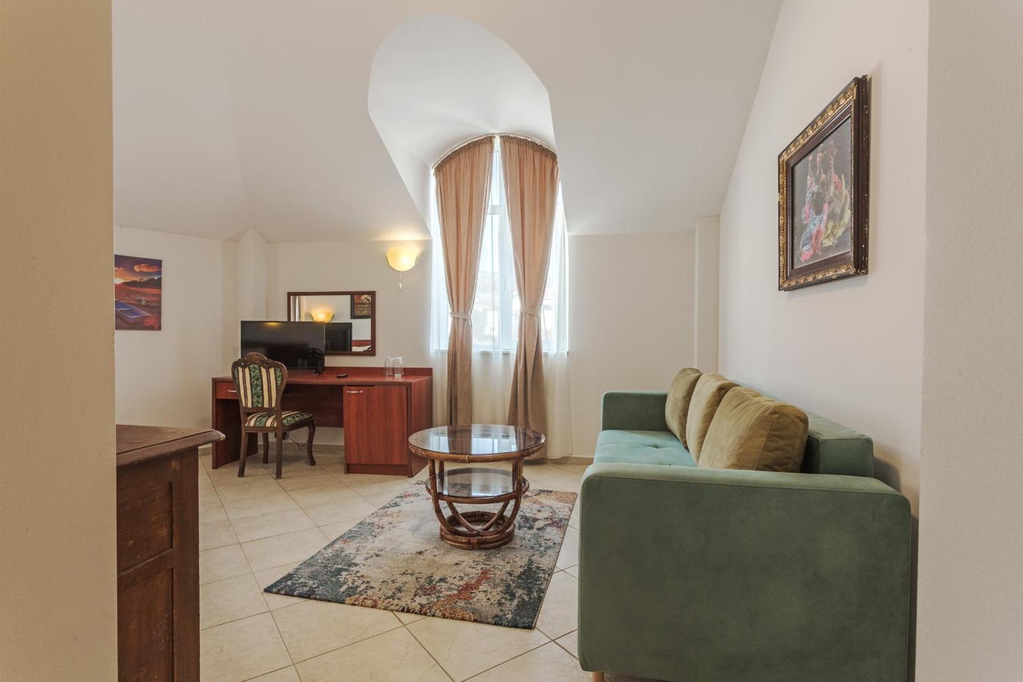 Hotel Central בלצ'יק מראה חיצוני תמונה